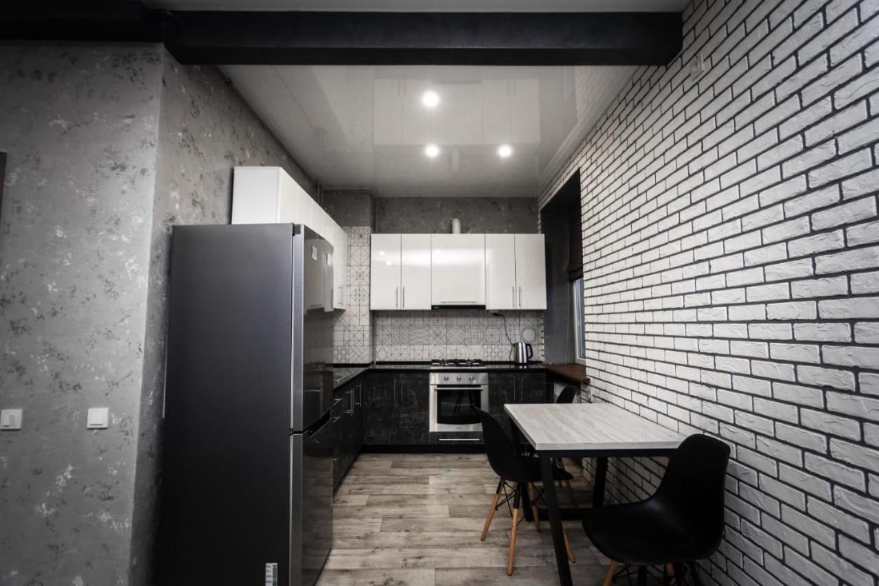 Loft Apartment On Svobody Dniprodzerzhyns'k Ngoại thất bức ảnh