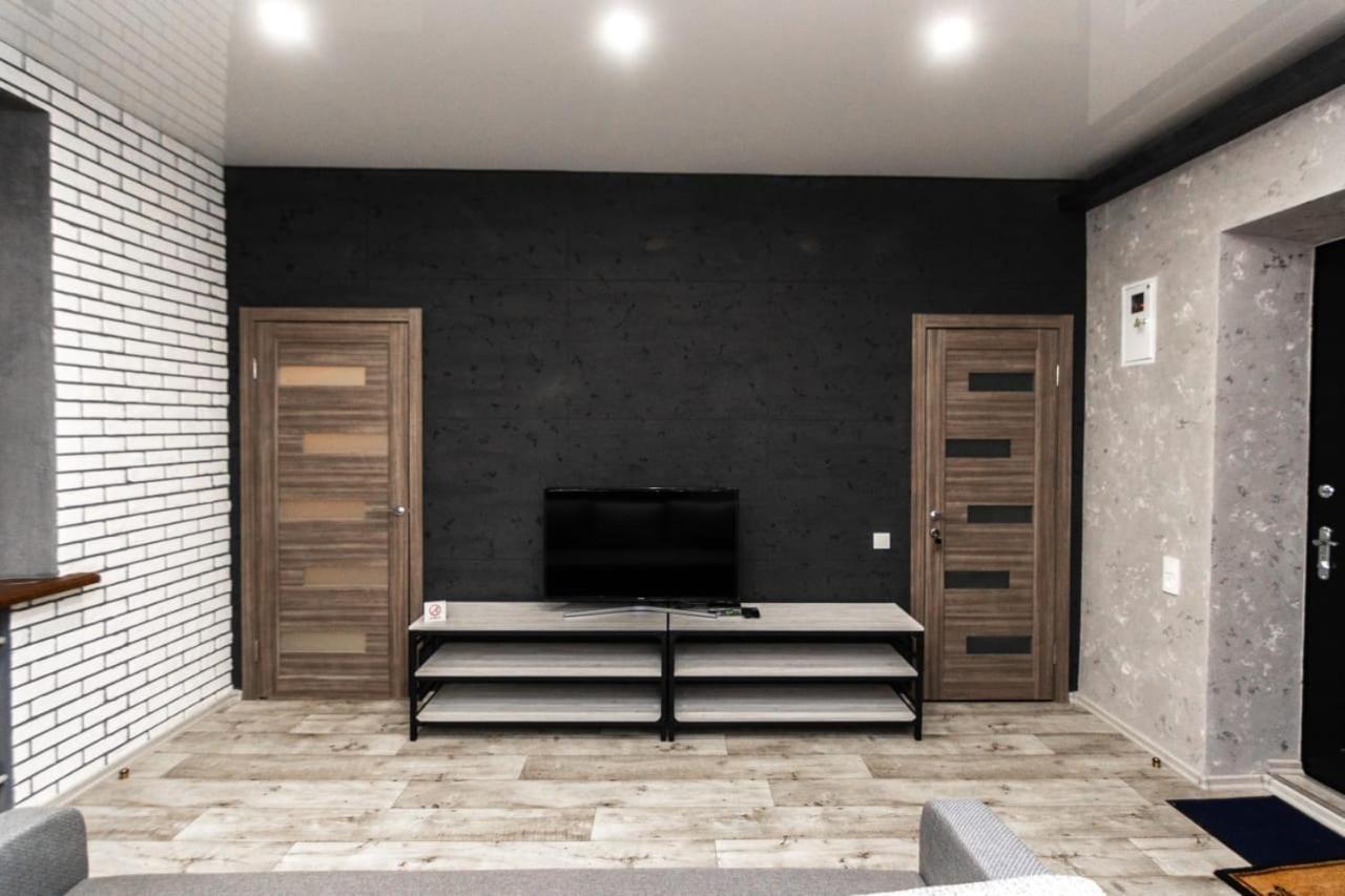 Loft Apartment On Svobody Dniprodzerzhyns'k Ngoại thất bức ảnh